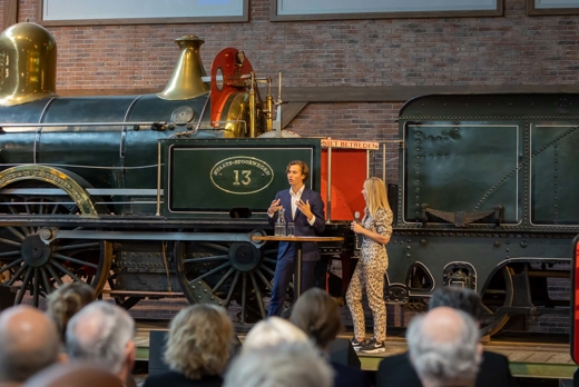 Over Simon van Teutem